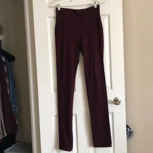 Lululemon maroon skinny will pants size 6